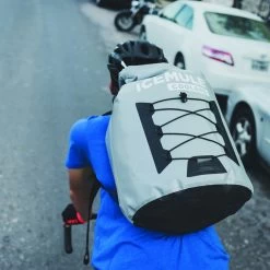 Pro Large 23L 21 Pro Large 23L -Peak Camping 1014 grey lifestyle 2 rsz 26245.1649872447