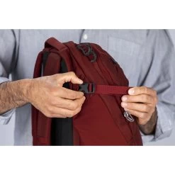 Osprey Apogee -Peak Camping apogee f19 detail2 rivetred 59727.1626822826