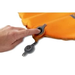 Nemo Flyer Self-Inflating Sleeping Pad (Spring 2022) -Peak Camping flyer cross valve open2 rsz 86419.1671145979