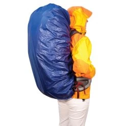 Sea To Summit Ultra-Sil Pack Cover 10 Sea To Summit Ultra-Sil Pack Cover -Peak Camping ultra sill pack cover blue on model 1 29889.1651170495